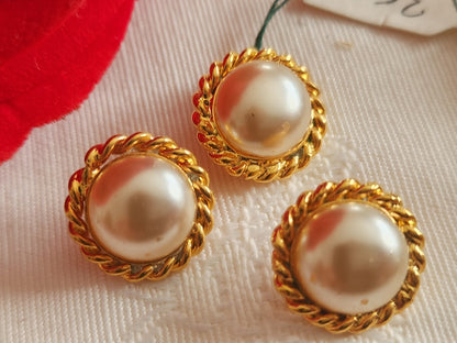 Trio boutons vintage en métal coeur nacré petit 1,3 cm pied  ou 13 mm  G7A