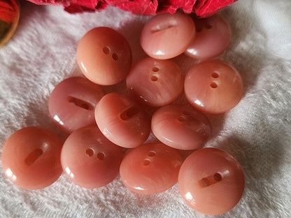 Lot 12 petits boutons vintage camaieu rose bombé trous 1,2 cm ref 534