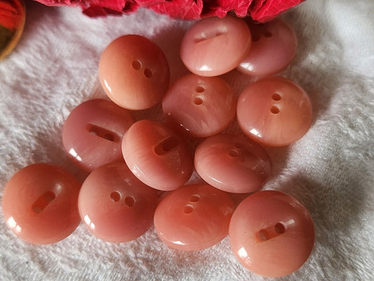 Lot 12 petits boutons vintage camaieu rose bombé trous 1,2 cm ref 534