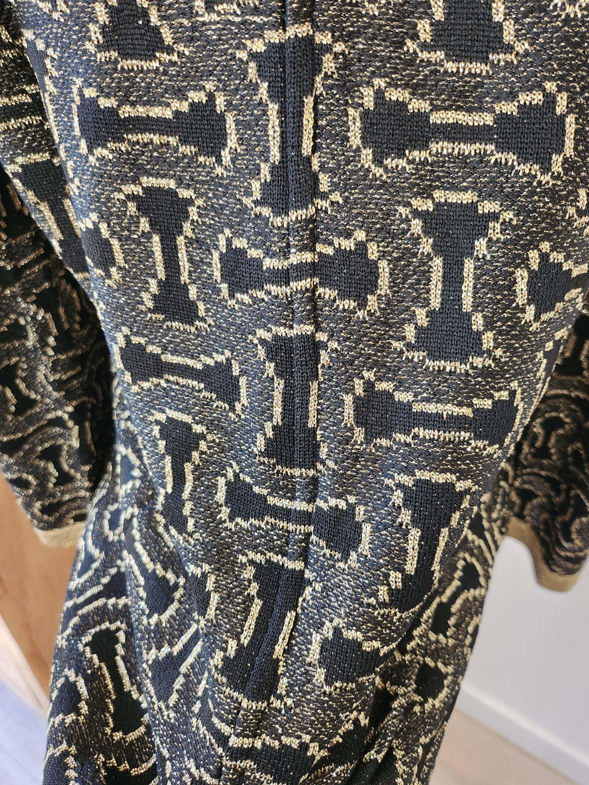 Pur vintage robe pull  manche patte d'eph noir doré  ref portant
