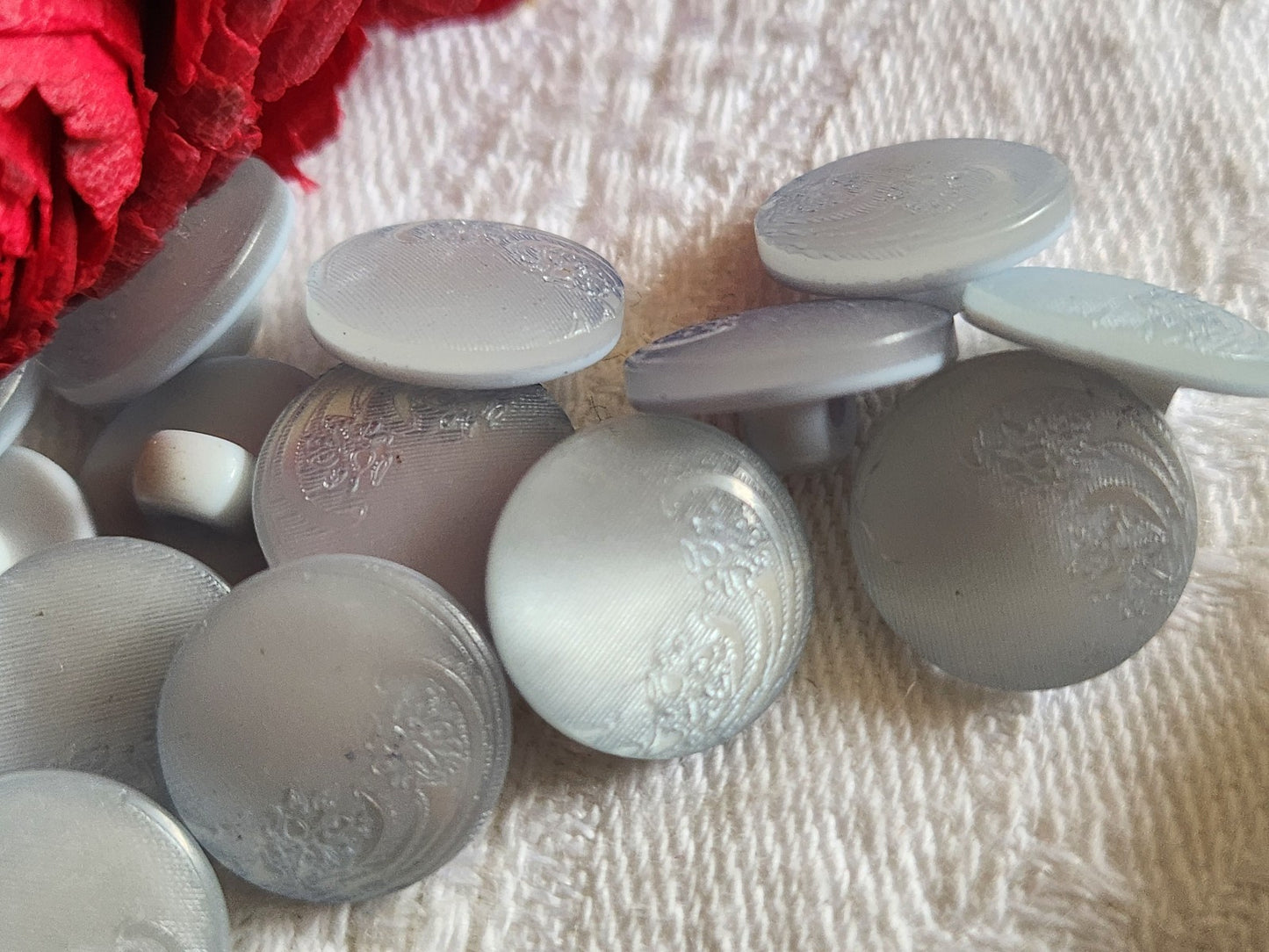 Lot 15 petits  boutons vintage bleu lumineux fleur pied  1,2 cm ref 1111