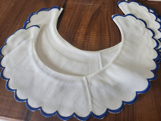 Ancien  col en tissu tramé broderie bleu feston à l'unité  B3-1