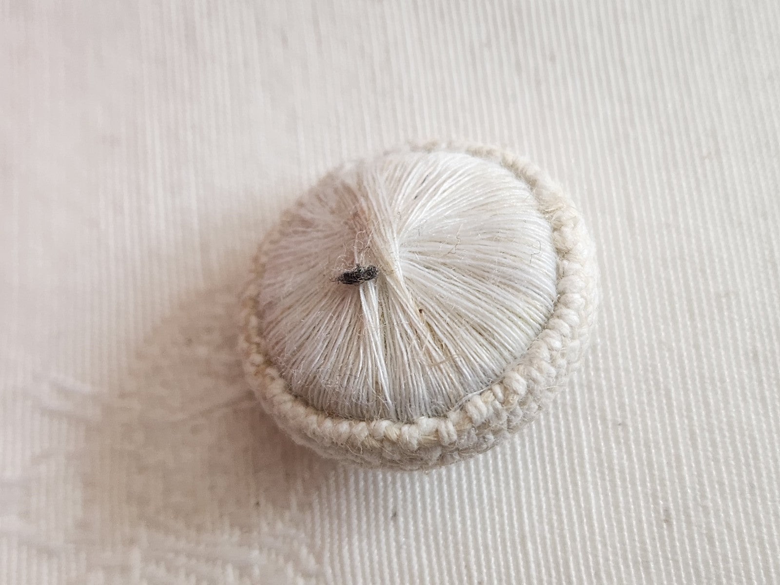 Bouton passementerie blanc sequin pied 2,4 cm ou 24 mm G12G