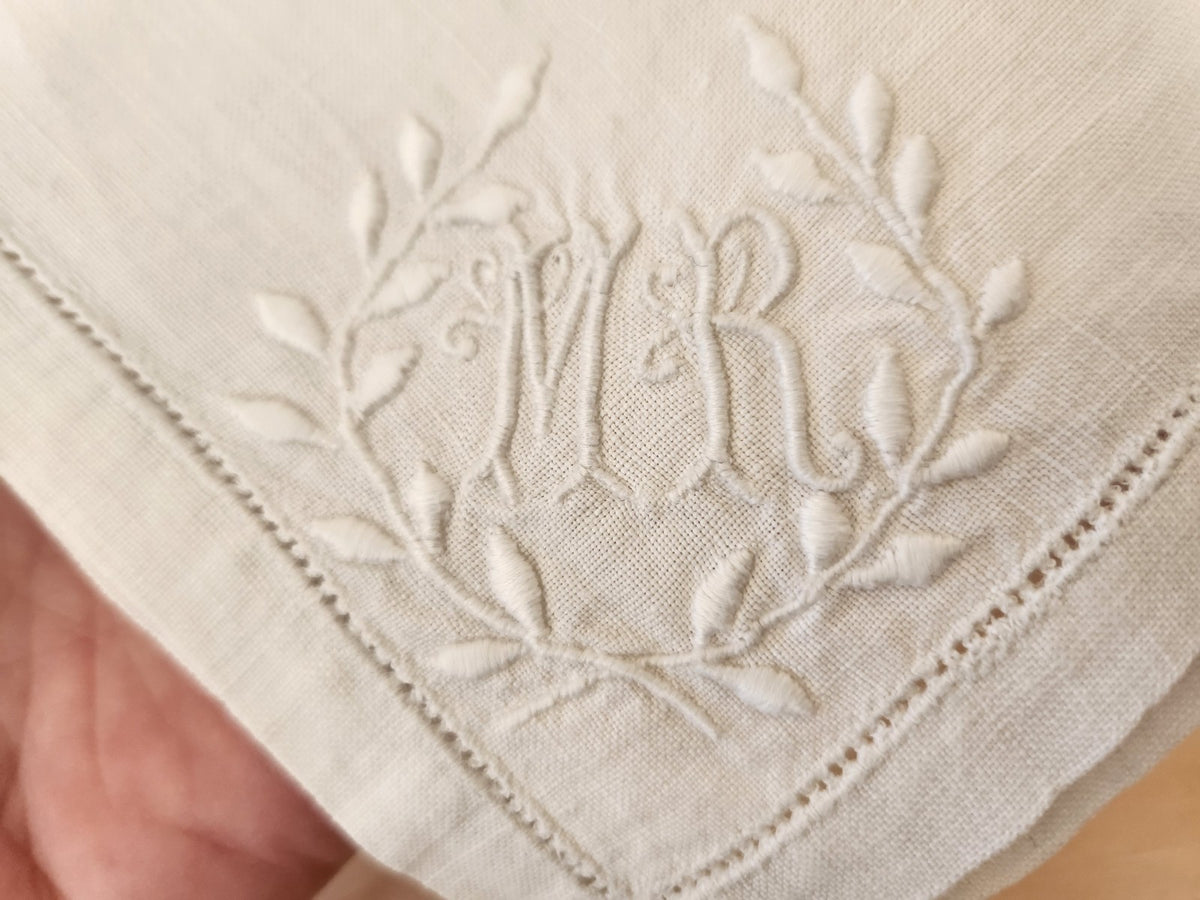 Lot 4 monogrammes anciens sur serviette MR broderie B8