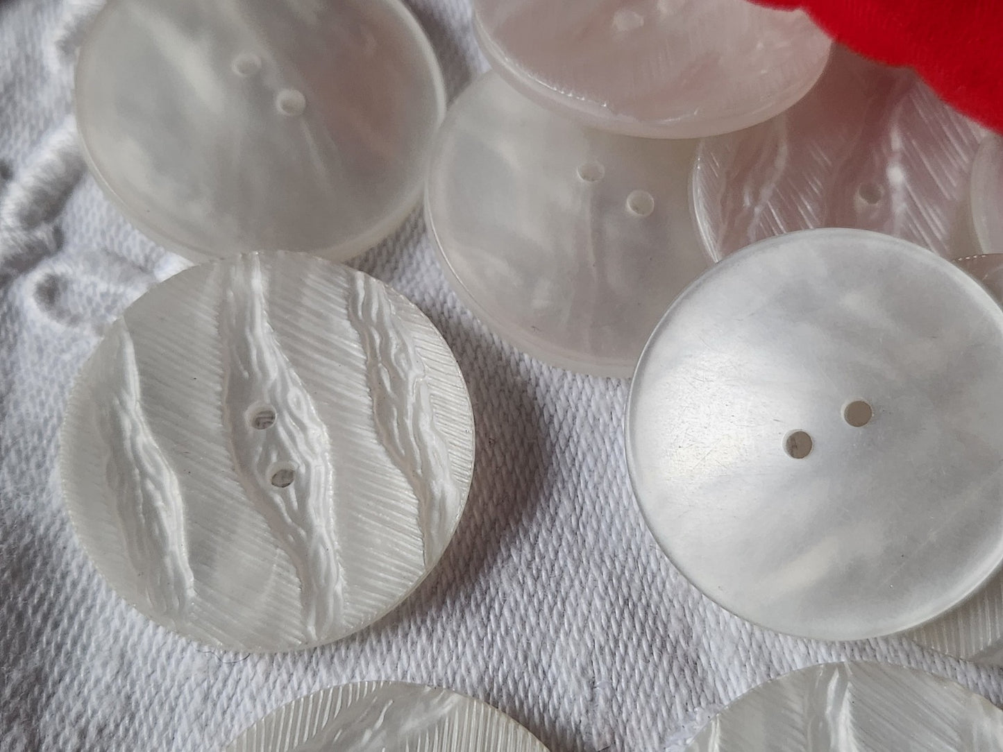 Lot 6 très gros boutons vintage effet  blanc texturé mat 3,5 cm ref 3560
