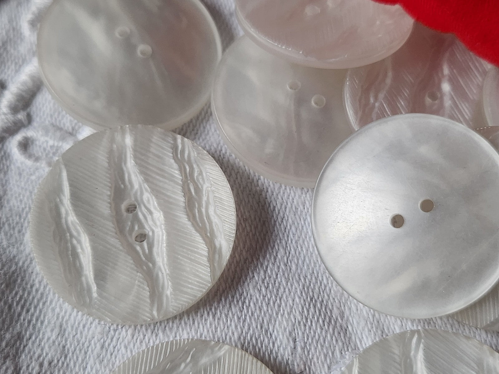 Lot 6 très gros boutons vintage effet  blanc texturé mat 3,5 cm ref 3560