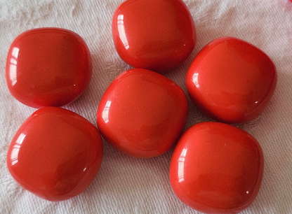 Lot 6 volumineux boutons rouge à pied 2,4 cm lourd superbe ref 5983 **
