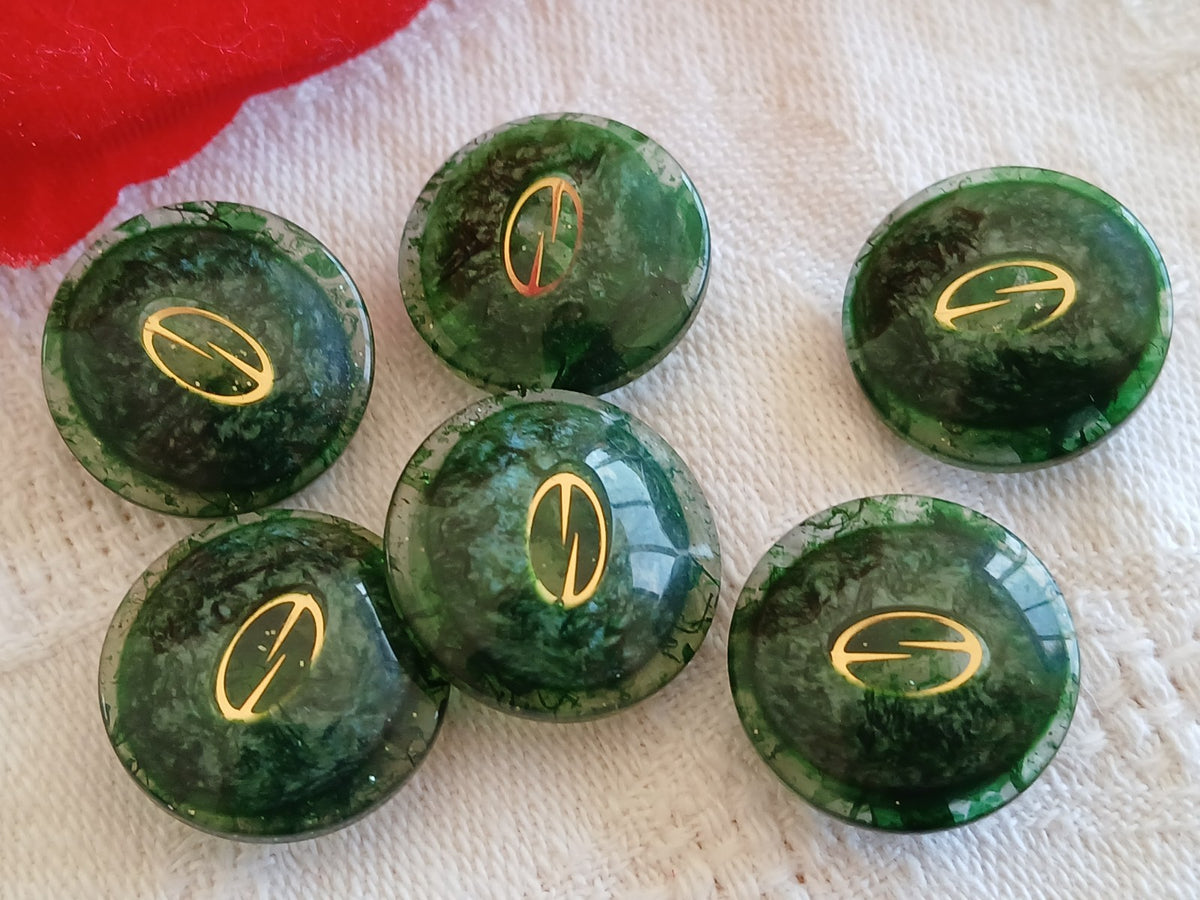Lot 6 boutons vintage vert inclusion doré 1,7 cm ou 17 mm pied ref 6477