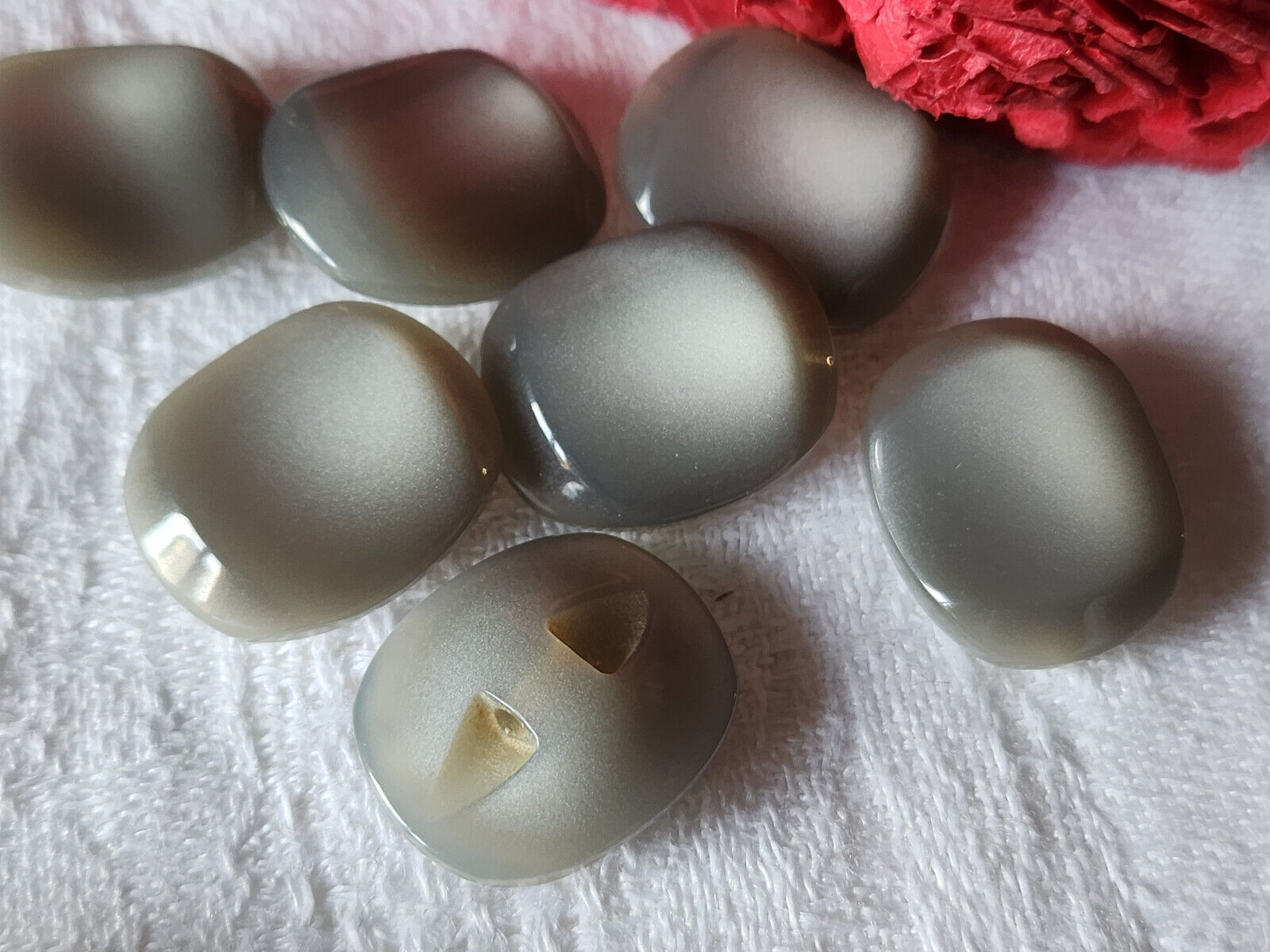 Lot 7 boutons vintage camaieu gris ovale 1,8 cm sur 1,4 cm pied ref 1557