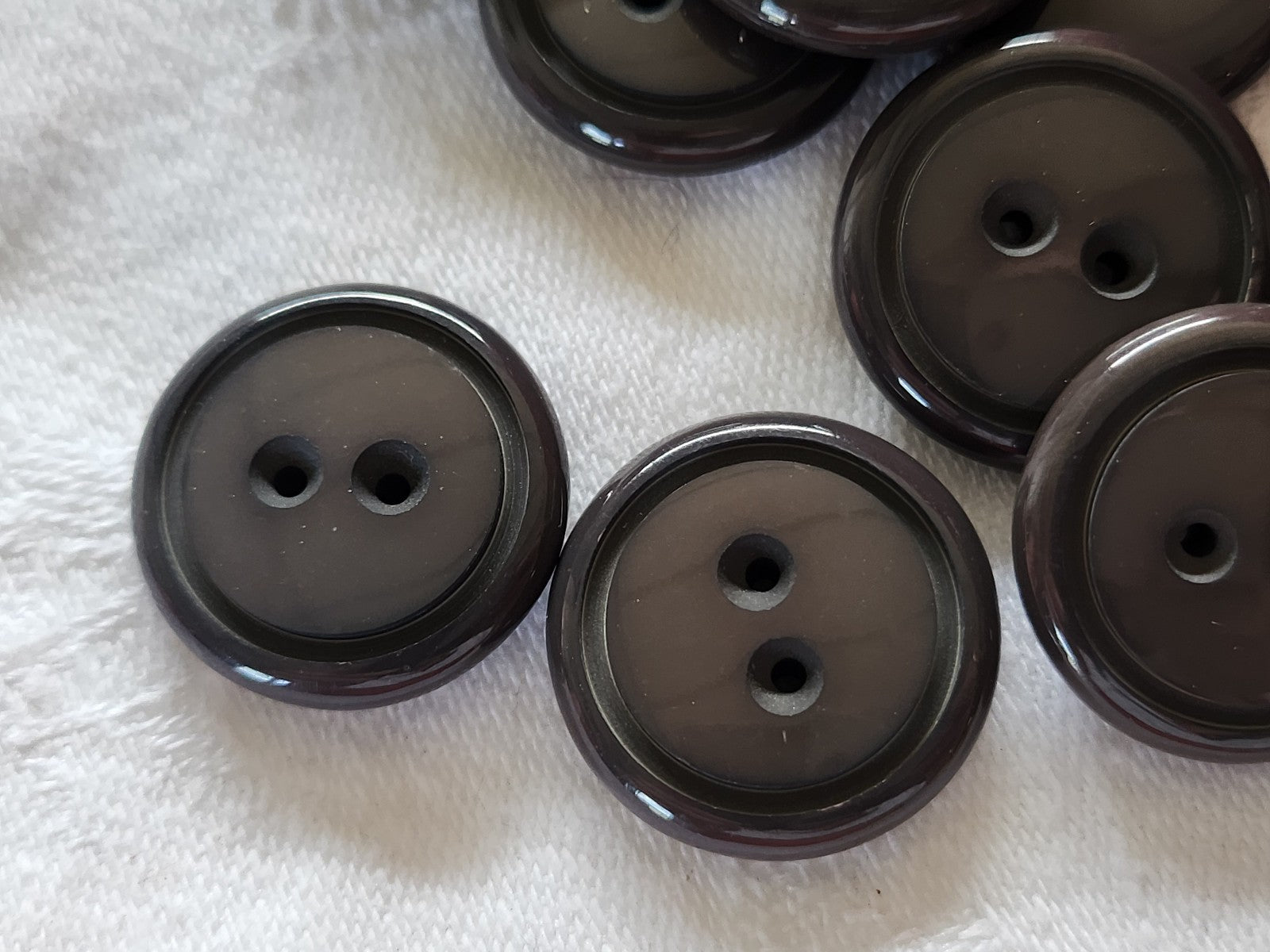 Lot 16 boutons vintage marron 2,1 cm trous ref 2232
