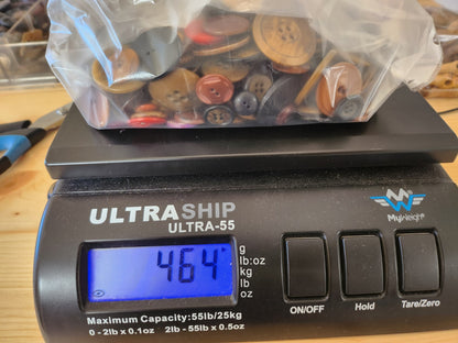 Gros lot de boutons anciens en corozo à trous un peu moins de 500 grammes T10