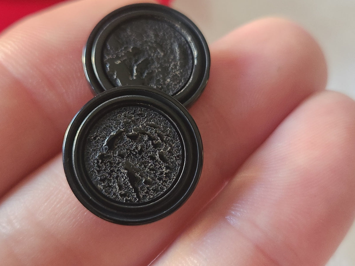 Lot 12 boutons vintage noir cœur texturé 1,7 cm pied ref 6167