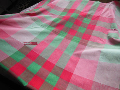 Nappe vintage a carreaux rouge vert double monogramme BG 1 m 92 sur  96 cm  B6