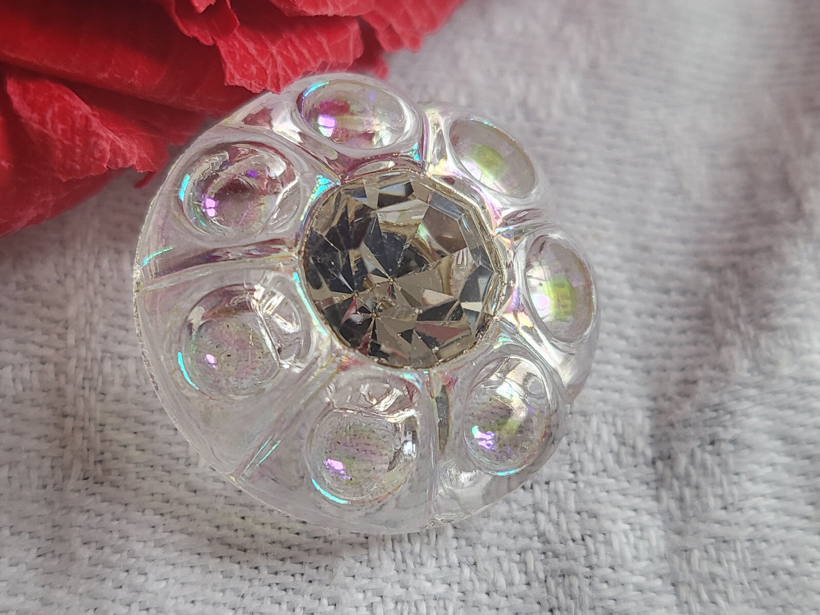 Bouton ancien en verre irisé strass blanc grand diamètre: 2,2 cm ref 822