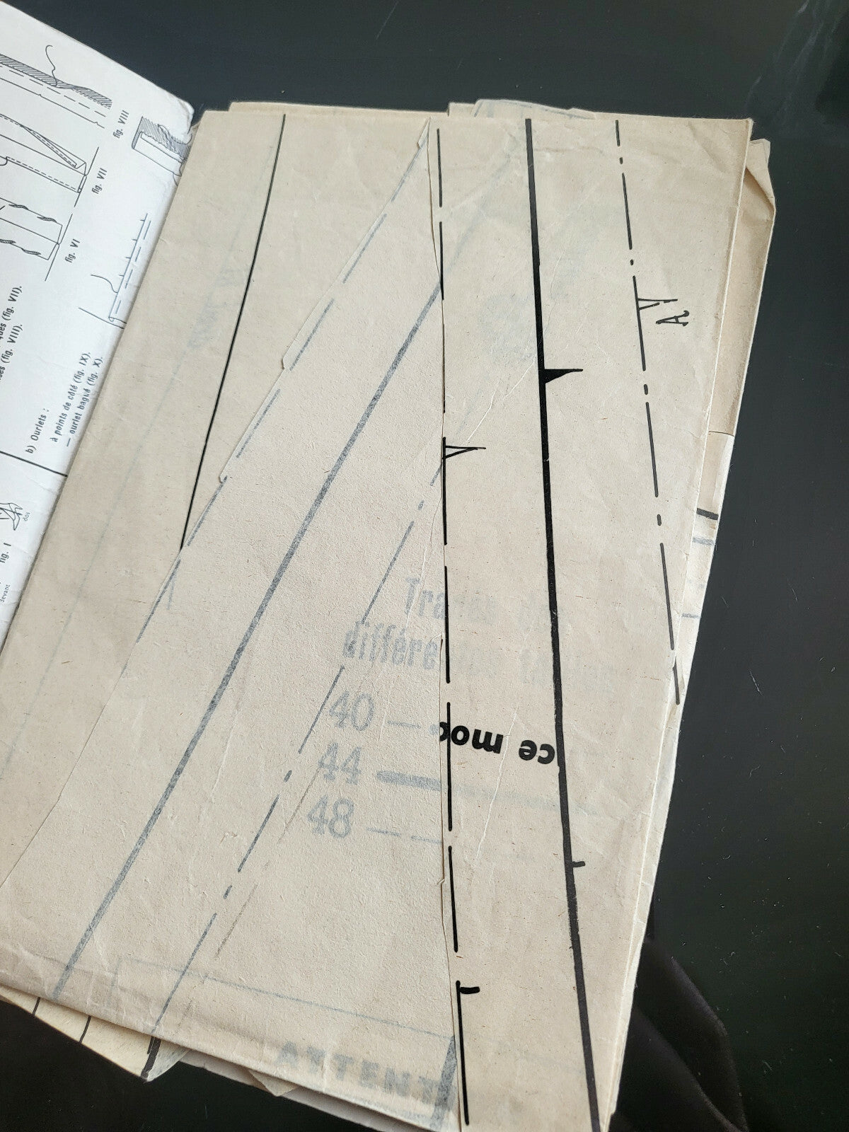 Patron ancien tailleur veste jupe coupé en 48 possibilité de reduire taille 