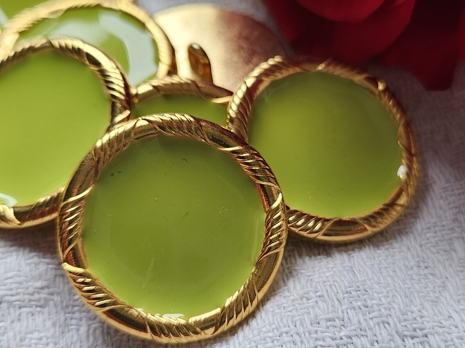 Lot 6 boutons vintage en métal doré vert grany  lourd pied  2,5 cm ref 3135