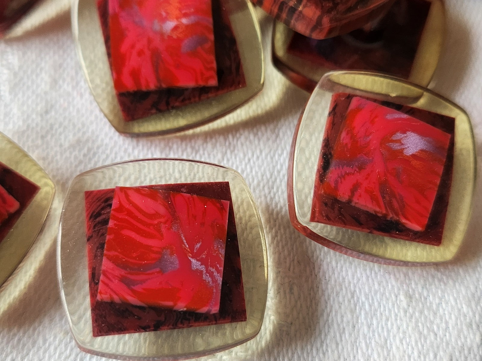 Lot 9 jolis boutons vintage rouge lie de vin pied 2,2 cm ref 2958