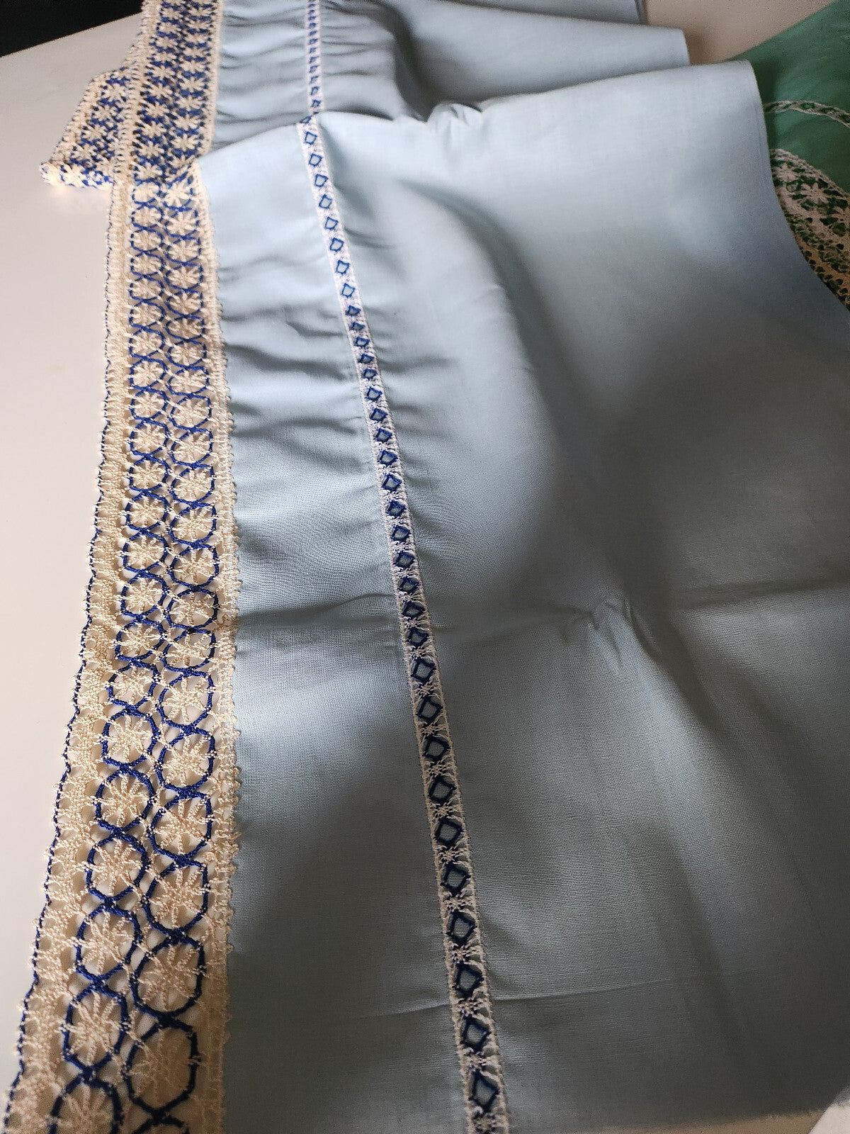 Très large bordure ancienne neuve bas jupon bleu 5 mètres 50 sur 38,5 cm  B6