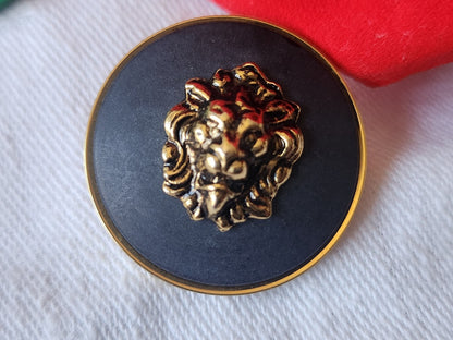 Gros bouton  vintage tete de lion 2,7 cm versace??  D2G