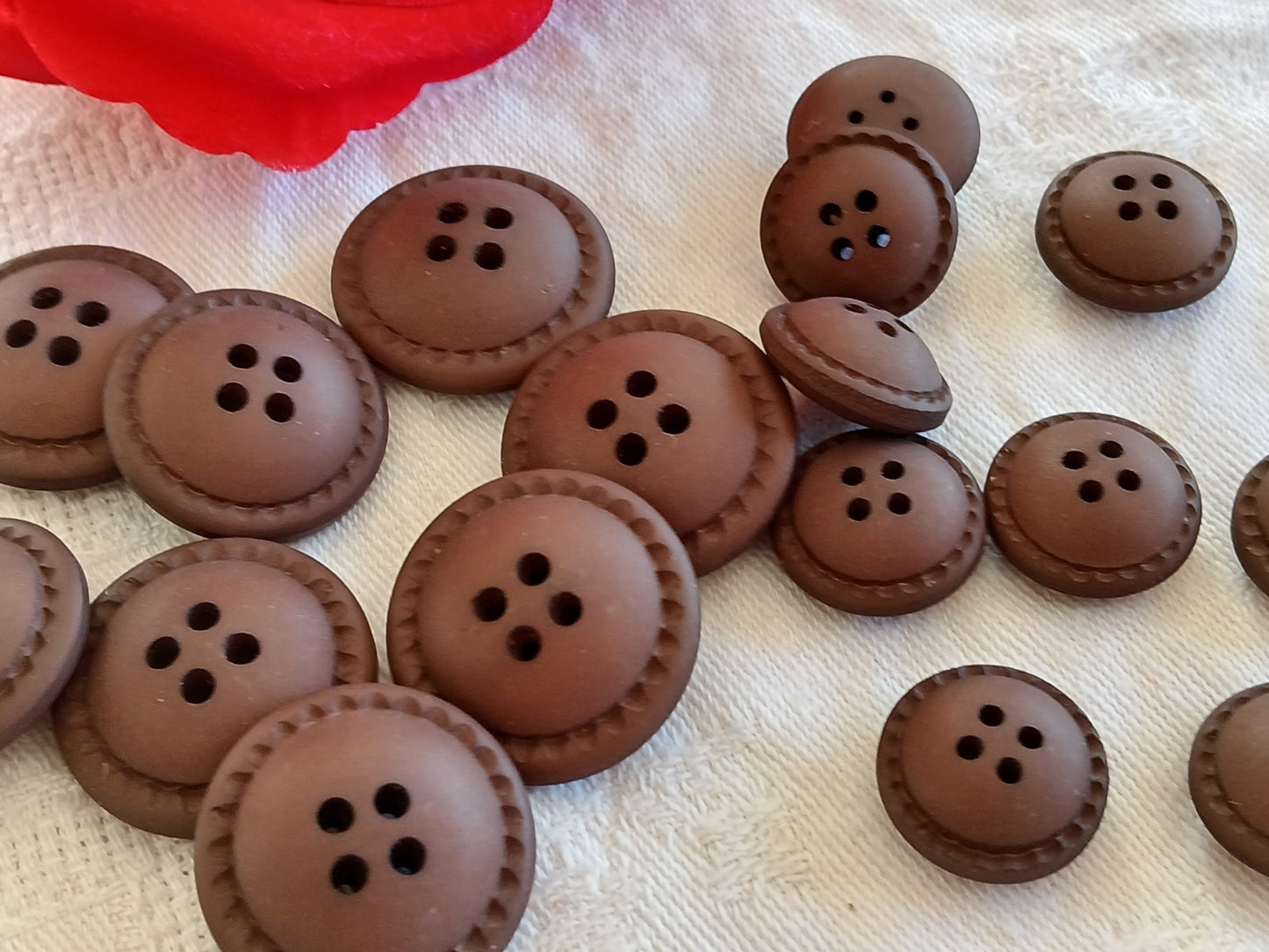 Lot 16 boutons vintage marron mat panaché 17 mm 22mm et 24 mm ref 6468