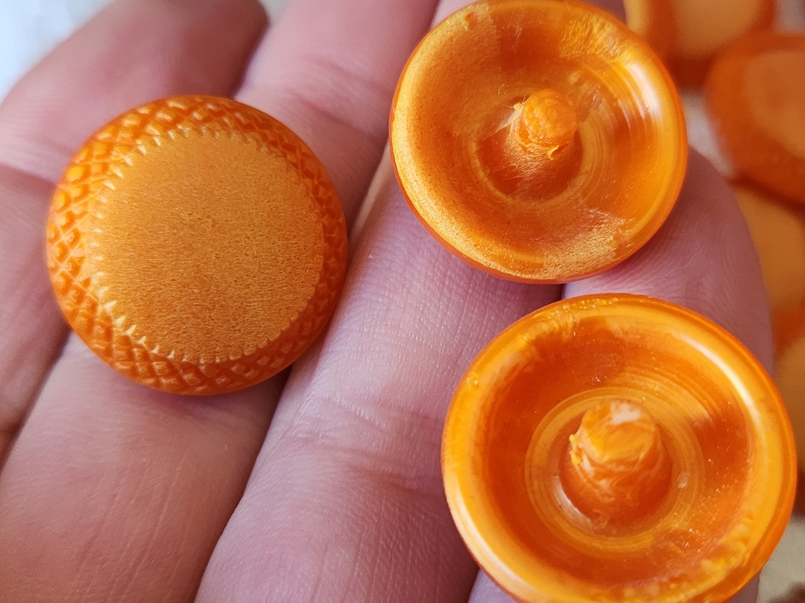 Lot 6 boutons vintage à pied orange 2,1 cm ref 5419