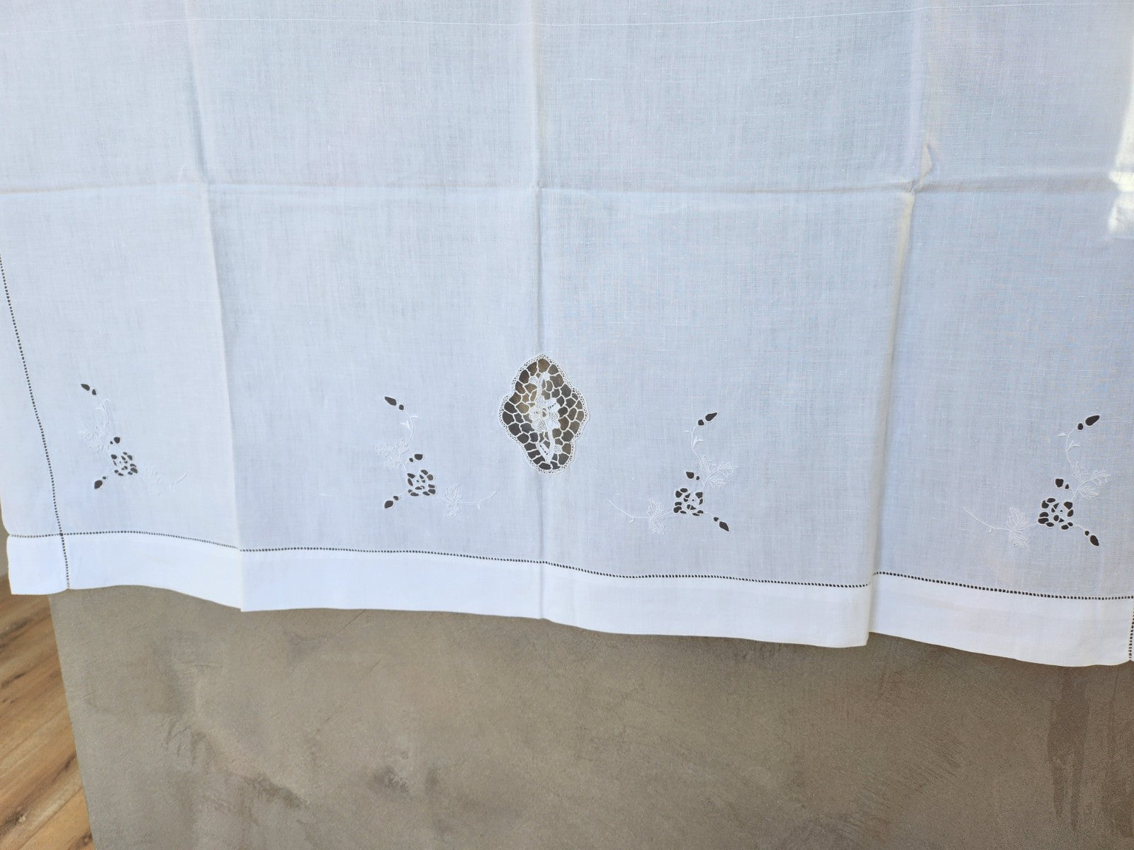 Ancien petit drap broderie incrustation ideal petit rideau enfant  B6