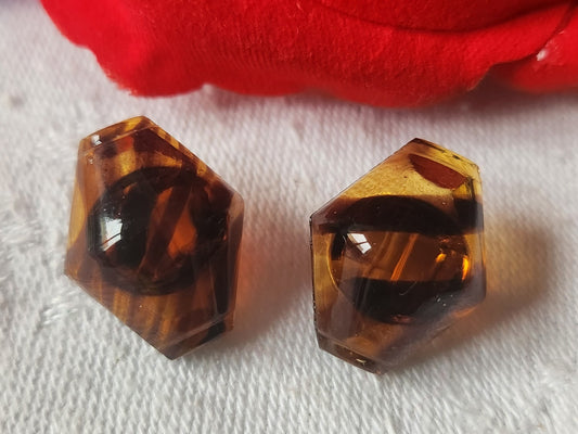 Duo boutons anciens en verre berlingot marron ecaille  1,4 sur 1,8 cm D9H