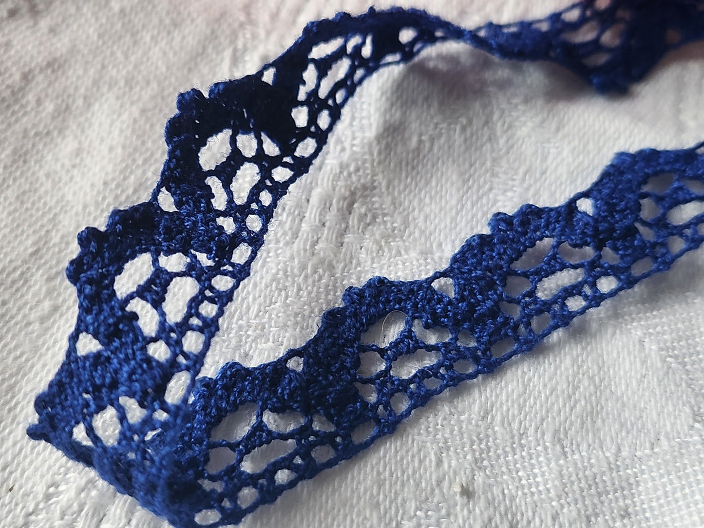 Dentelle vintage bleu  coton 3 métres sur 1,3 cm A1