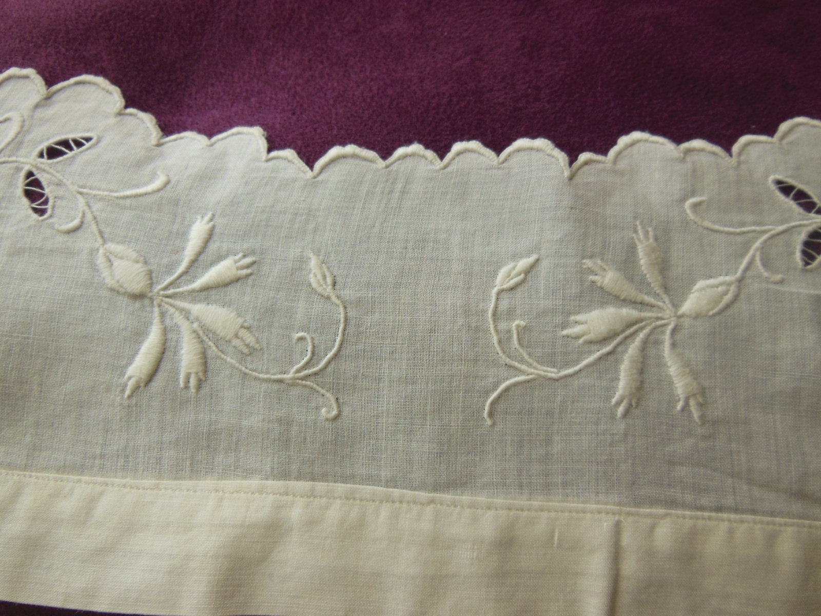Petit col ancien bébé? emmanchure? broderie fleur plumetis TT1-28