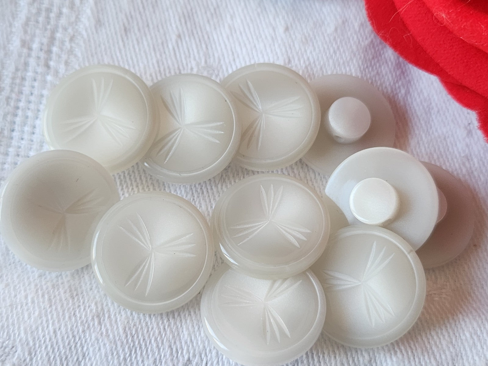 Lot 10 boutons vintage gris motif pied transparent 1,8 cm ref 586