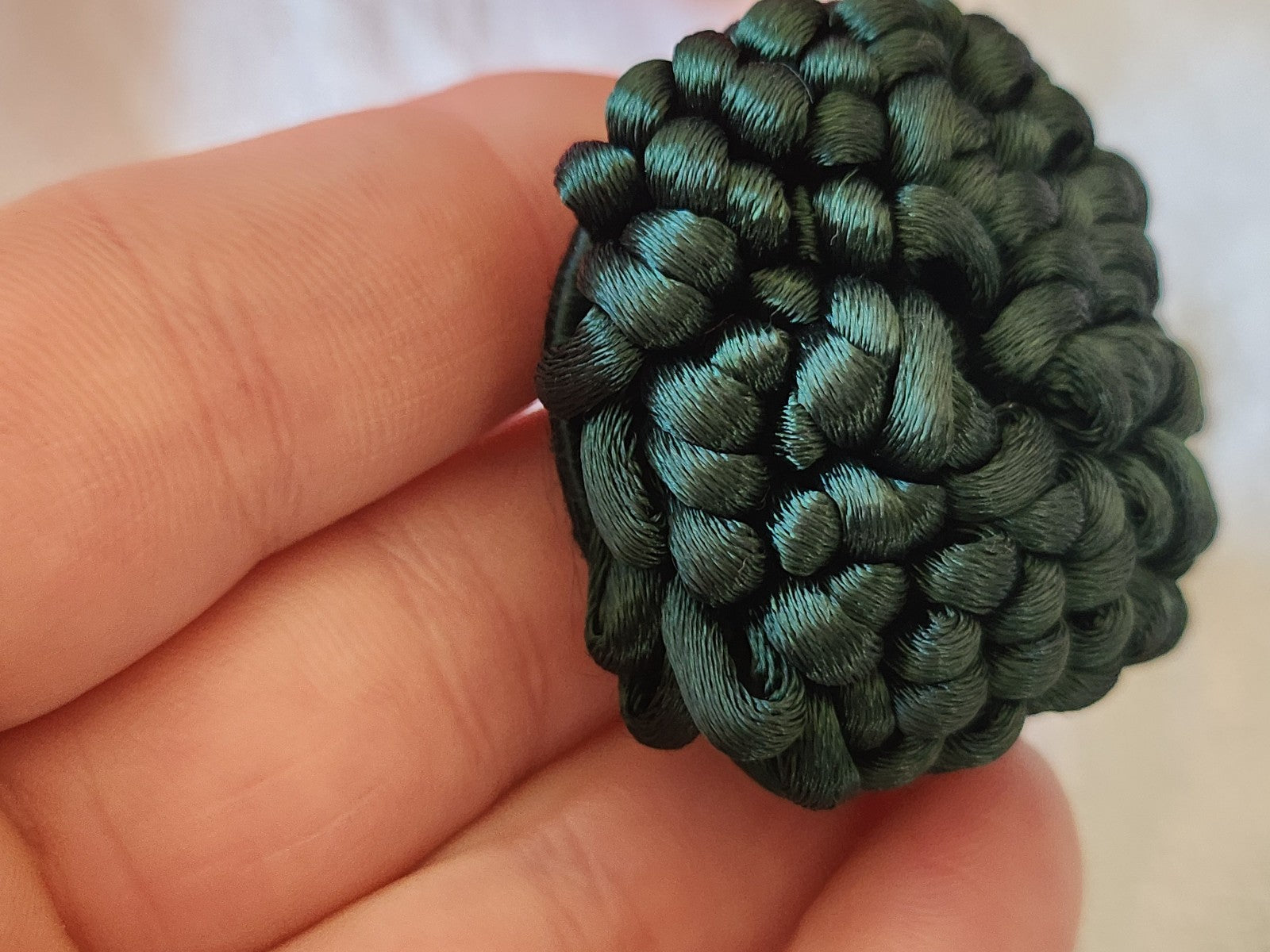 Haute couture gros bouton ancien soie? passementerie vert 4 cm XXL ref 5935