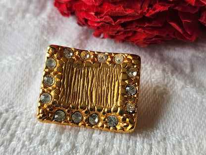 Bouton vintage en metal doré lourd strass verre 1,8 sur 2,2 cm ref 5918