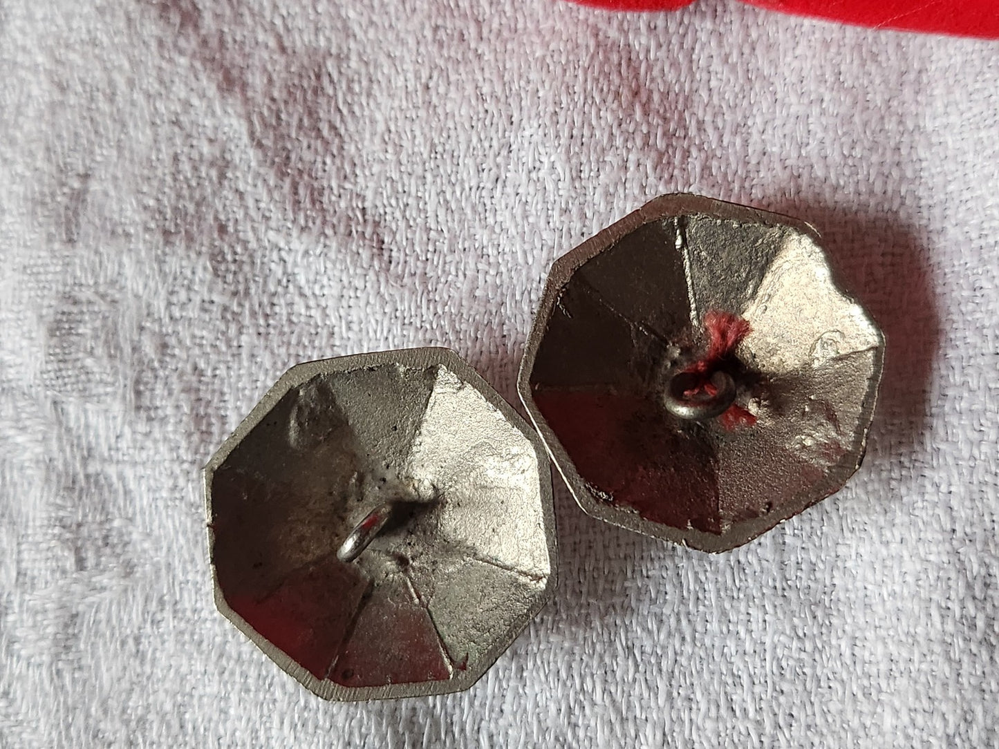 Duo boutons anciens en métal facette chapeau 2,5 cm D17J