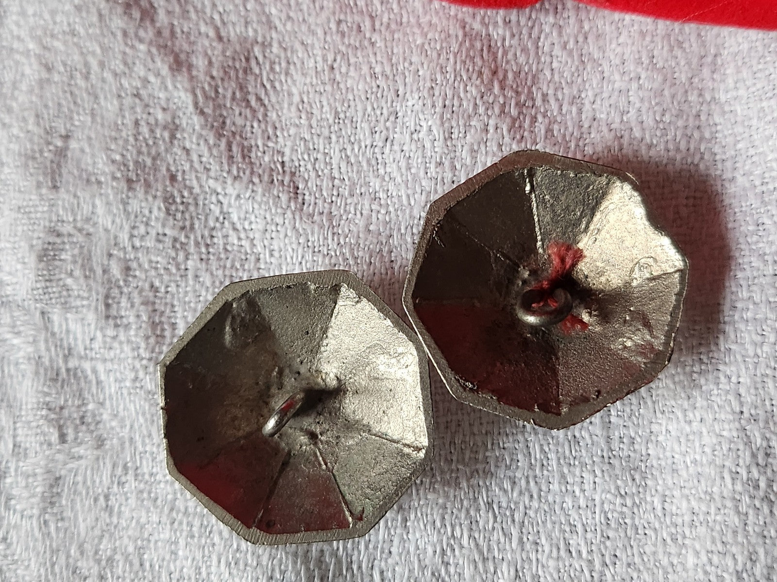 Duo boutons anciens en métal facette chapeau 2,5 cm D17J