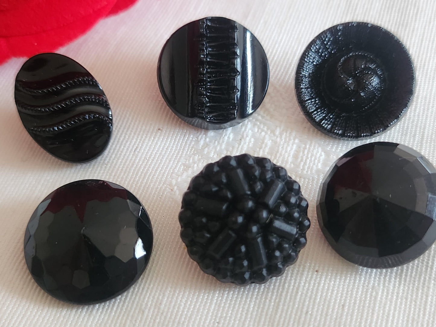 Lot 6 boutons anciens vintage  en verre noir  panaché 1,7/1,8 cm ref 6239