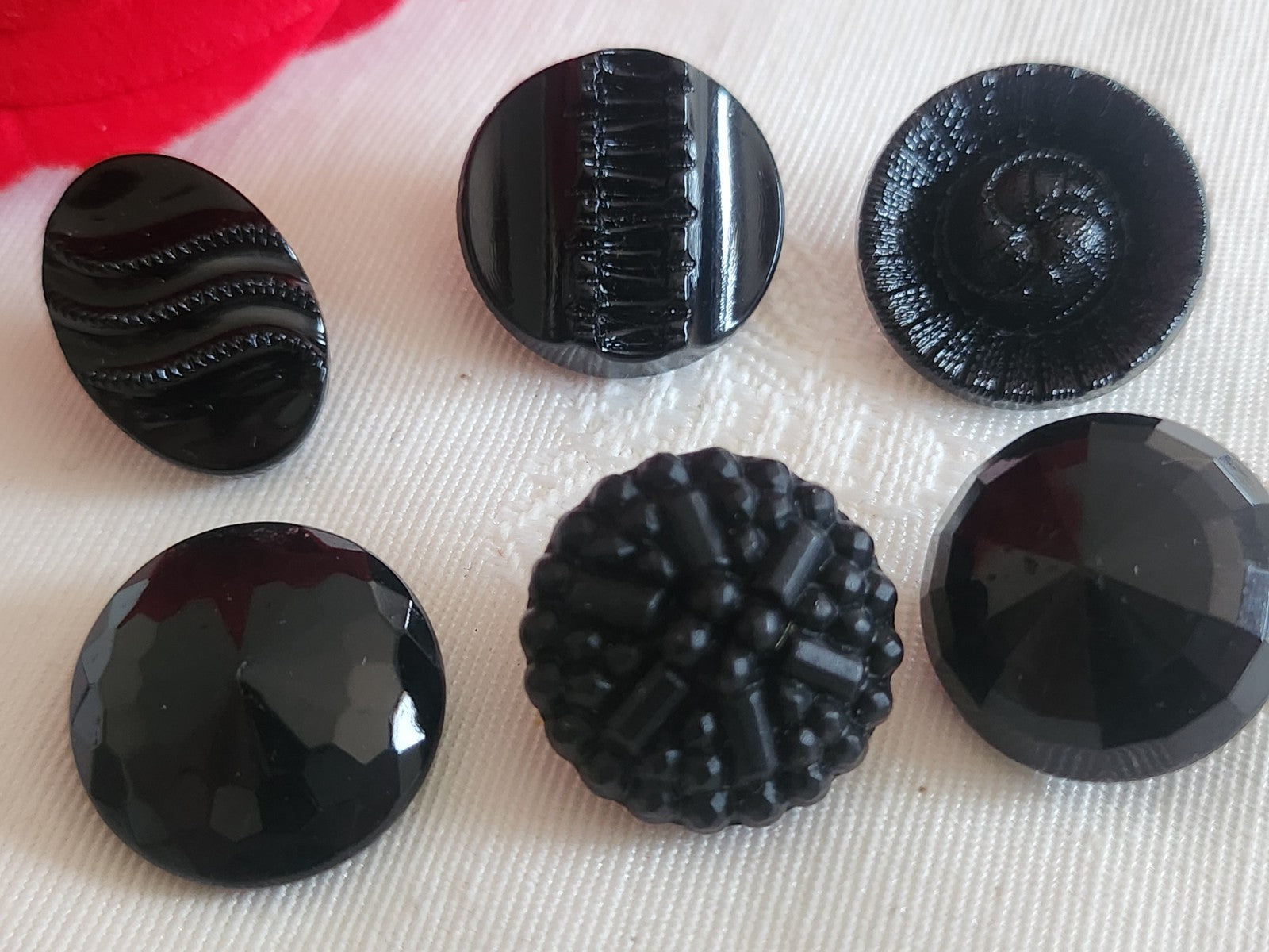 Lot 6 boutons anciens vintage  en verre noir  panaché 1,7/1,8 cm ref 6239