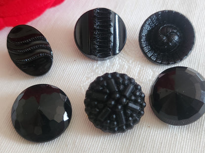 Lot 6 boutons anciens vintage  en verre noir  panaché 1,7/1,8 cm ref 6239