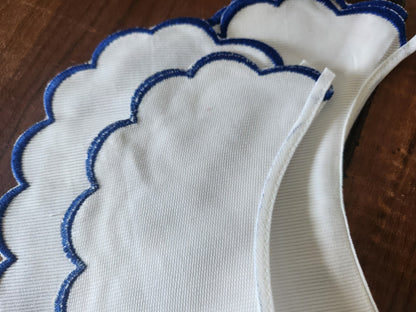 Ancien  col en tissu tramé broderie bleu feston à l'unité  B3-1