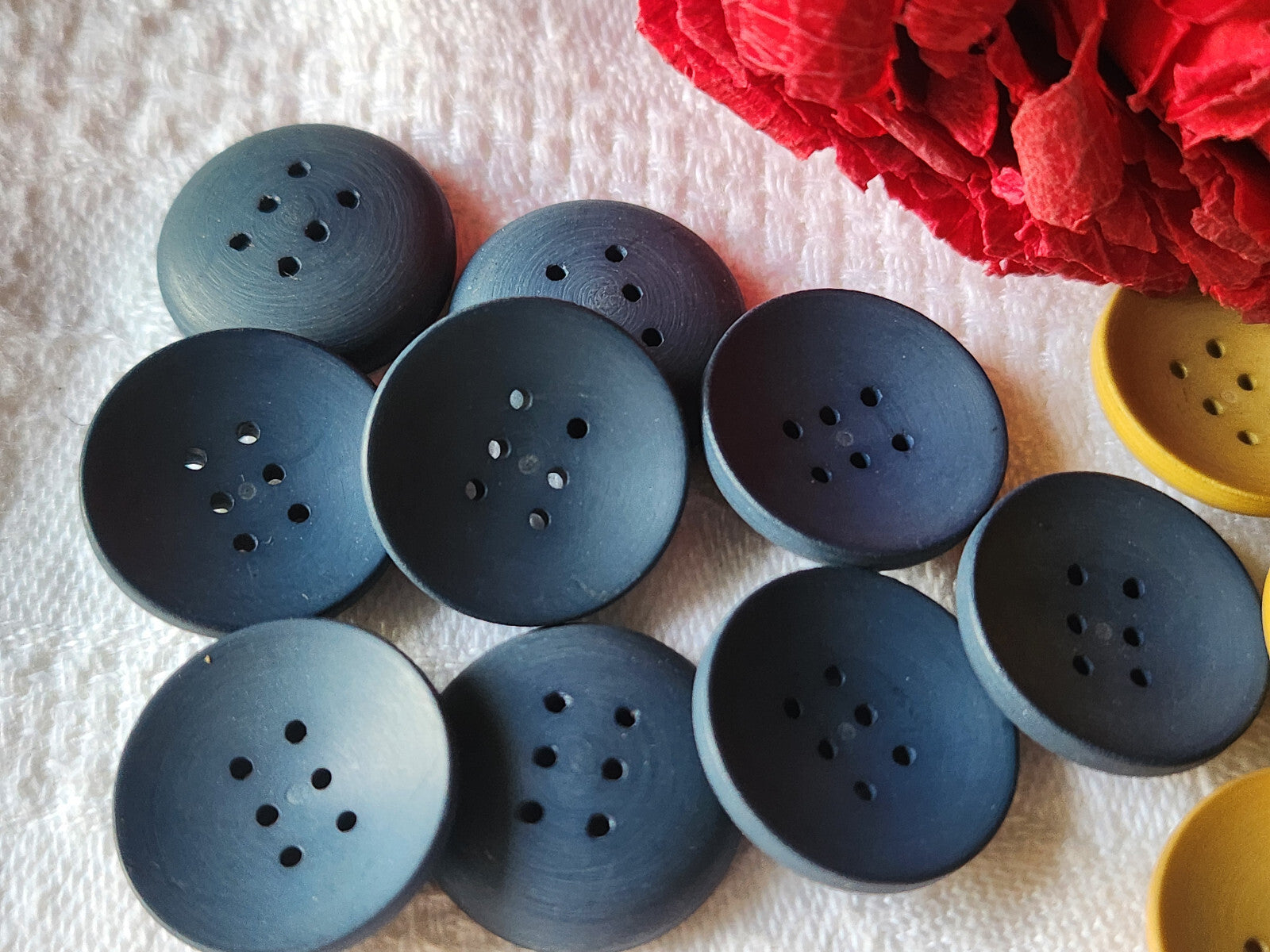Lot 15 boutons vintage  6 tous bleu moutarde  2 series 1,7 cm ref 953