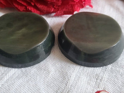 Duo gros boutons anciens épais vert delavé gris diamètre 3,5 cm ref 2419