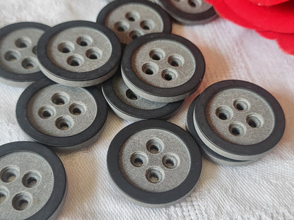 Lot 7 gros boutons vintage gris noir trous 2,5 cm ref 1408