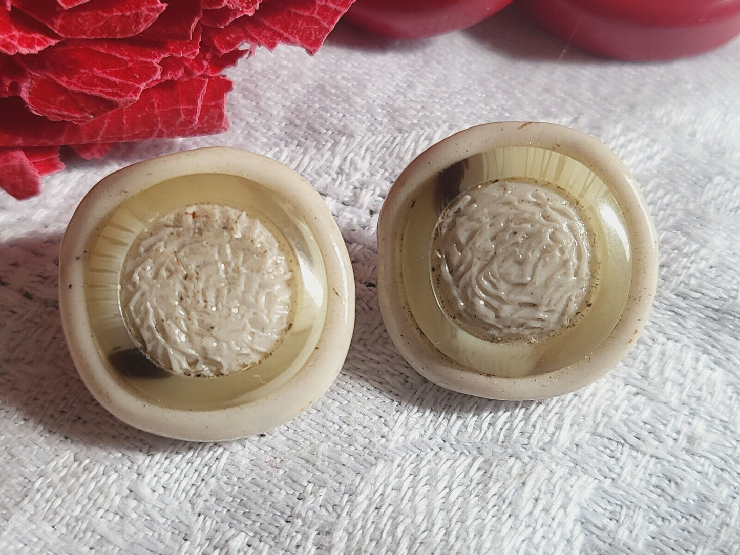 Duo boutons vintage  en résine pour collection blanc cassé 1,7 cm D17F