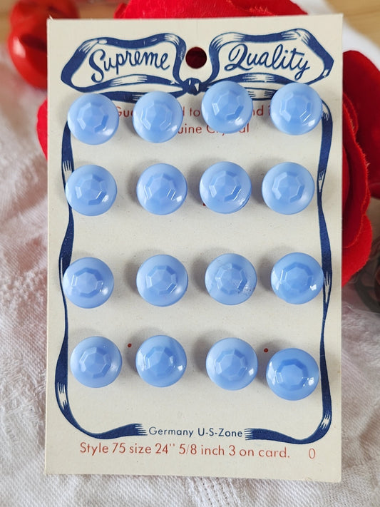 plaque lot 16 boutons anciens en verre bleu mini 1,1 cm pied