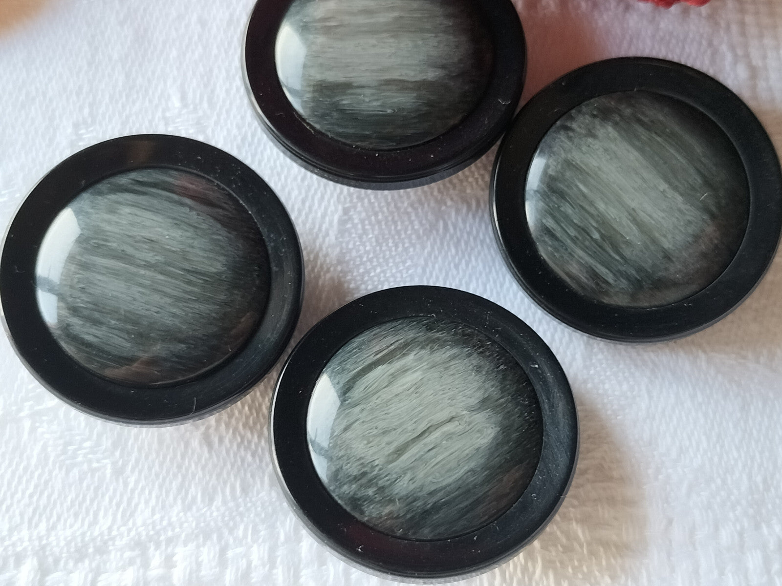 Lot 4 gros boutons vintage noir gris reflet nacré pied 2,7 cm ref 1246