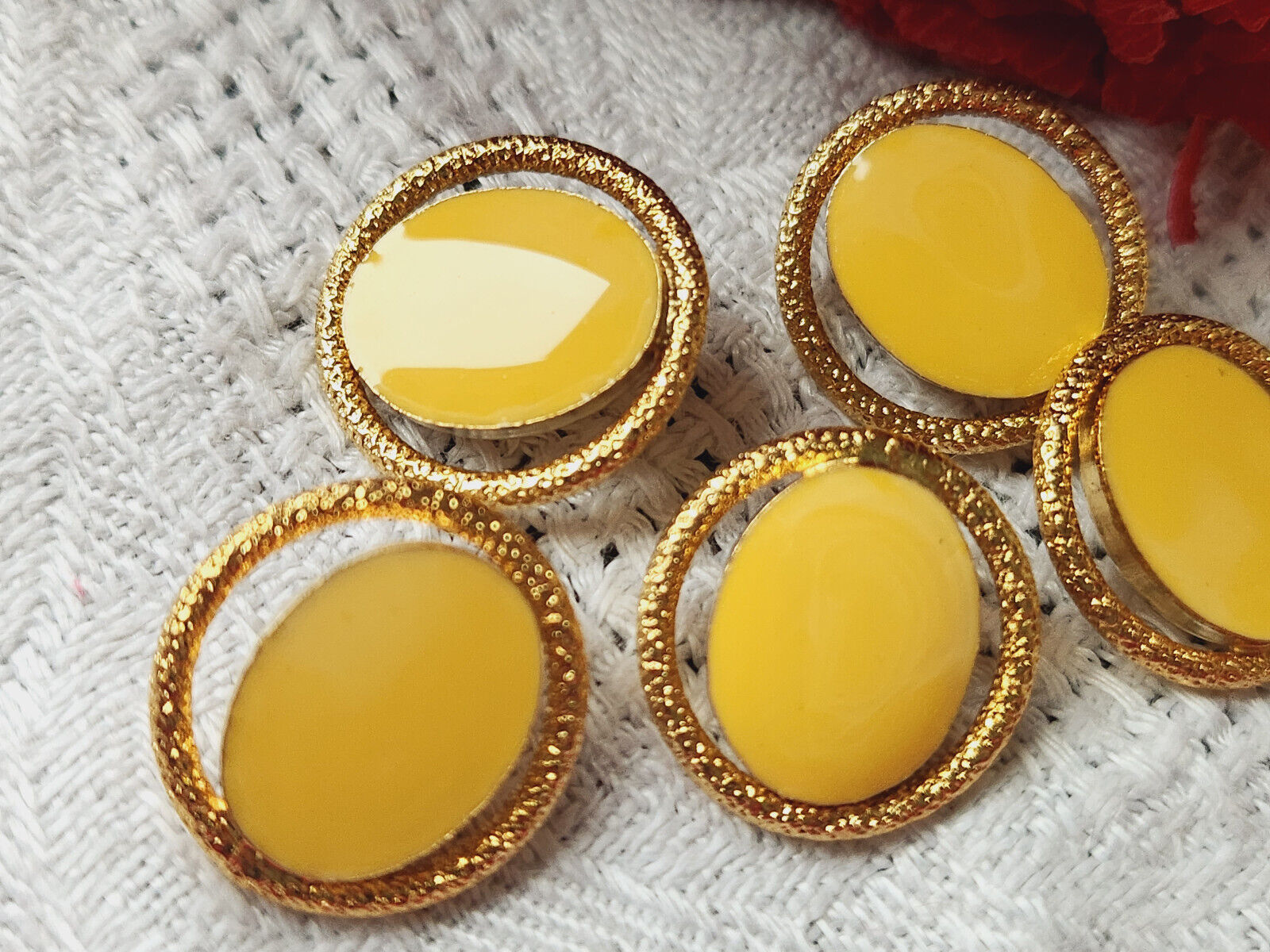 Lot 5 boutons vintage métal coeur jaune ajoué pied 1,5 cm  doré ref 270