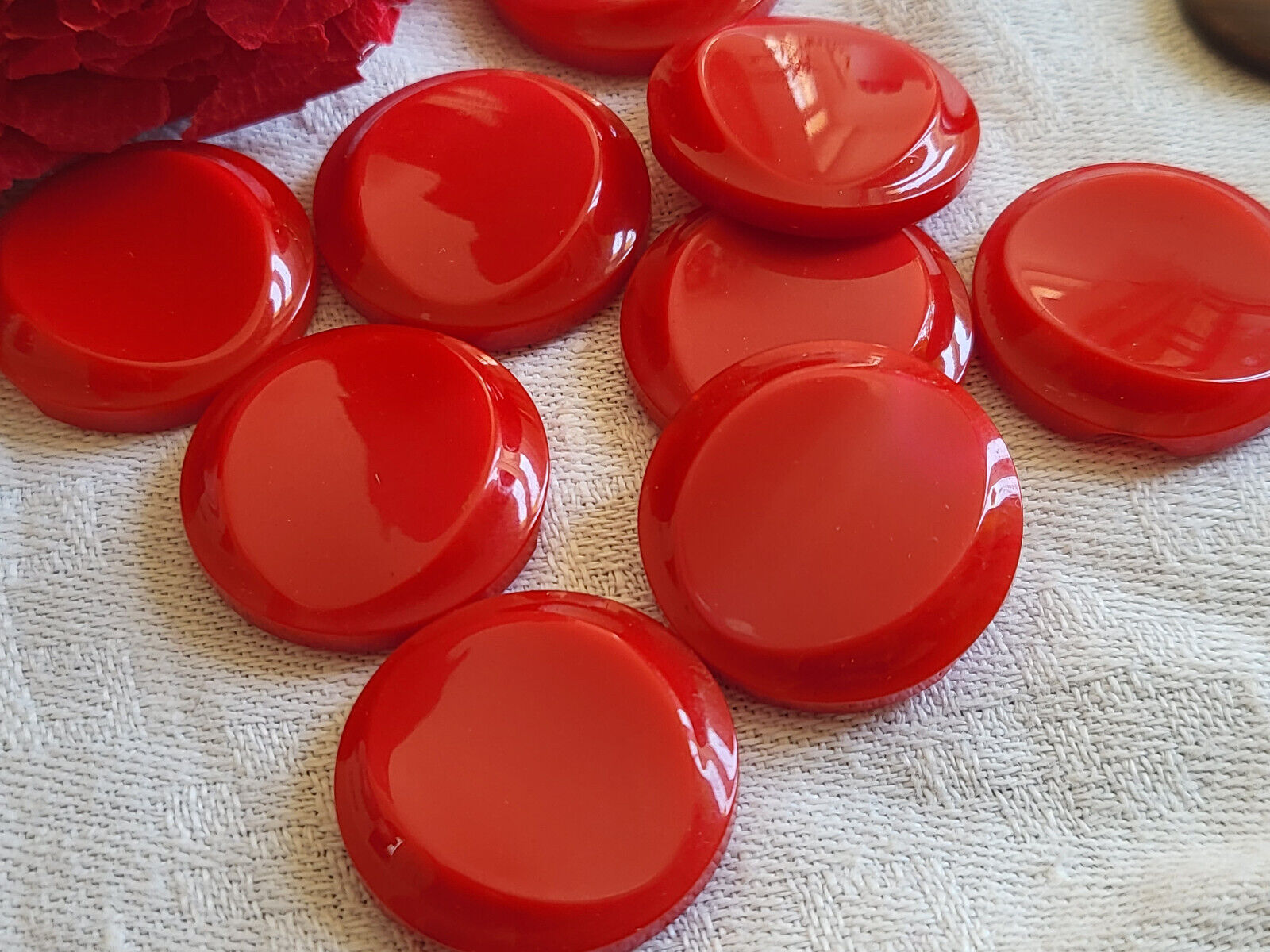 Lot 8 boutons vintage  rouge à pied lumineux diamètre 2,1 cm ref 1282