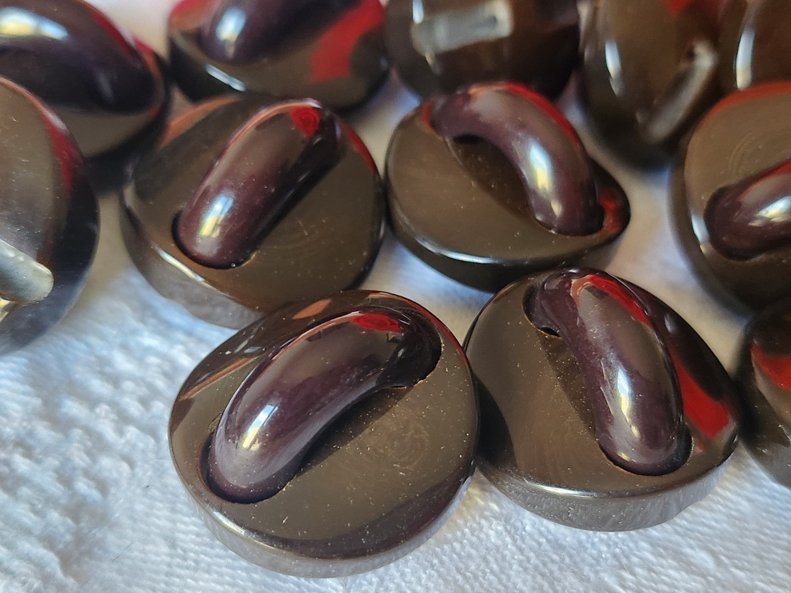 Lot  6 superbes boutons vintage marron à anse pied 2,2 cm ref 3918