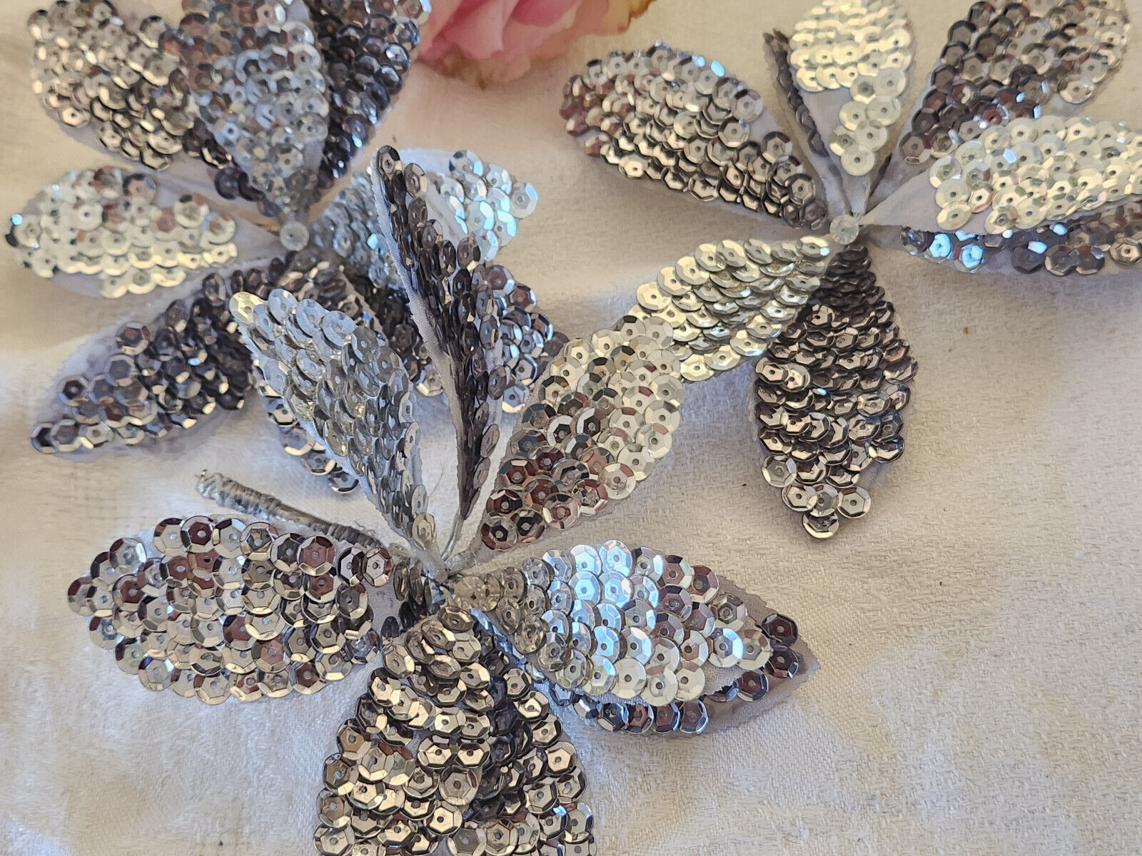 Lot 3 anciens ornement chapeau vintage modiste montée sur broche 12 cm