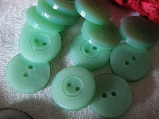 Lot 12 boutons vintage vert d'eau travaillé diamètre 1,8 cm ref 2874