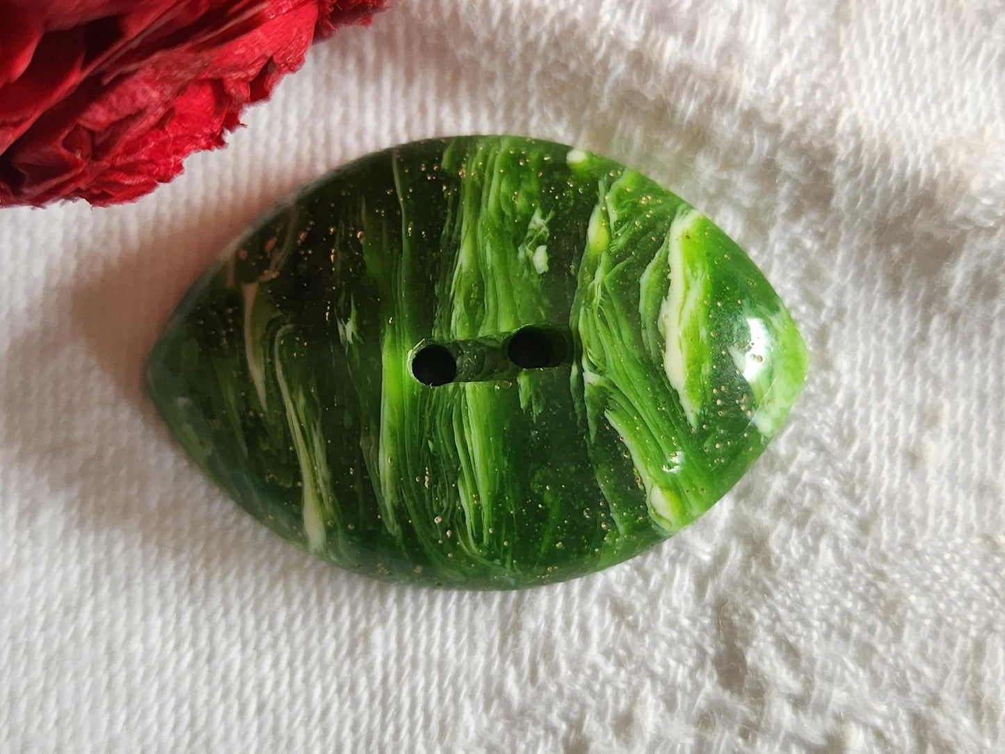 Collection bouton ancien vert jaspé 2,3 cm sur 3,3 cm D14I